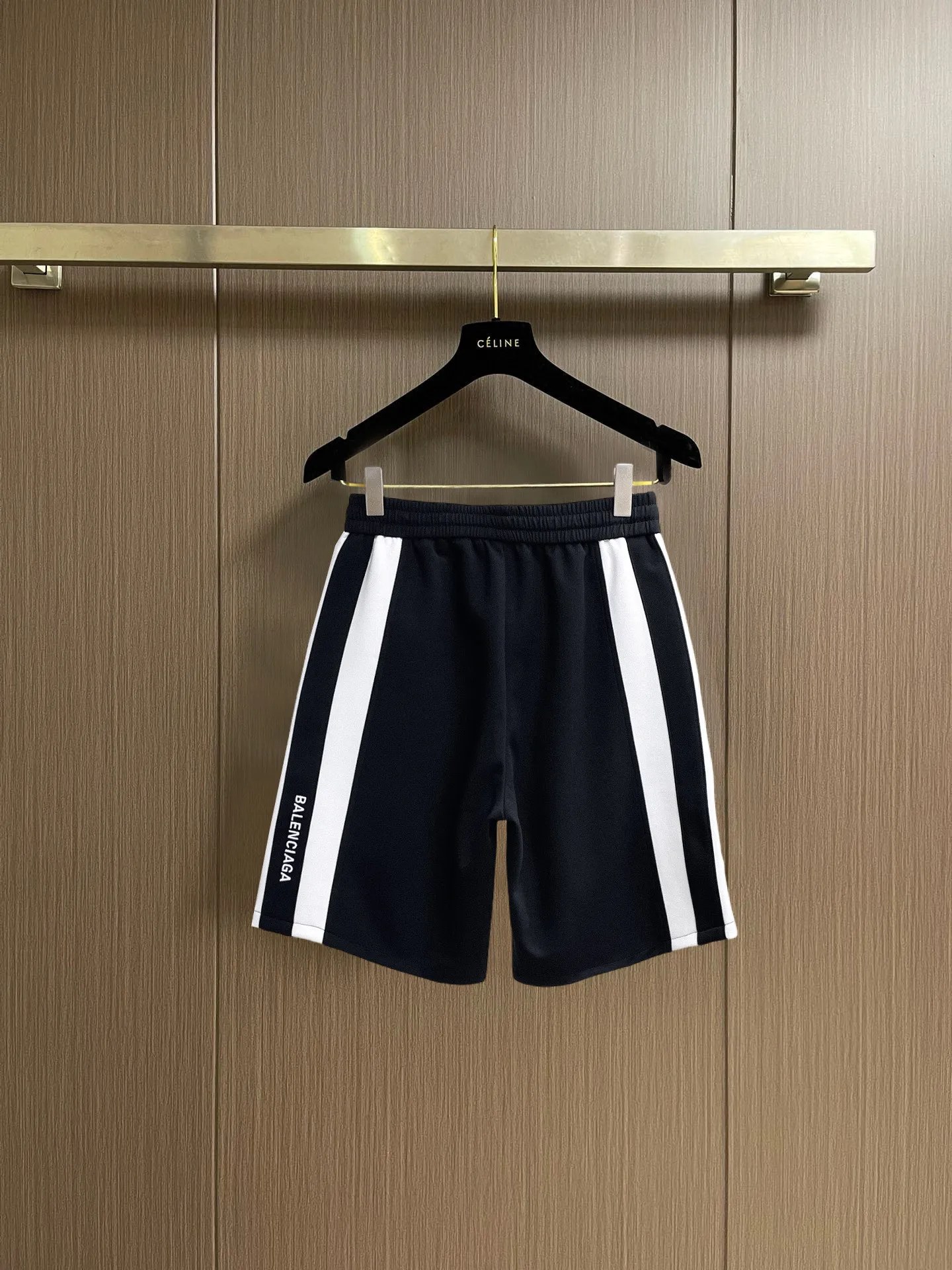 Balenciaga's three-standard complete 2026 summer New Arrival men's casual shorts, advanced custom-made Breathable fabric, Breathable fabric, extremely stretchy and comfortable, impeccable details, top-grade accessories, original logo design concept, delicate and soft feel! The upper body fit is awesome! Size: M-XXXL Please state your height and weight when ordering
